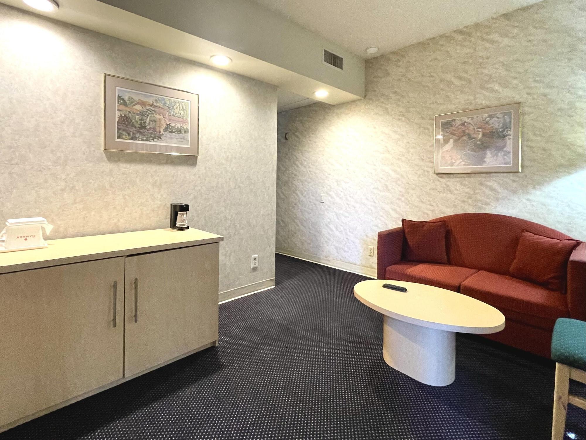 Ramada By Wyndham Hotel South El Monte