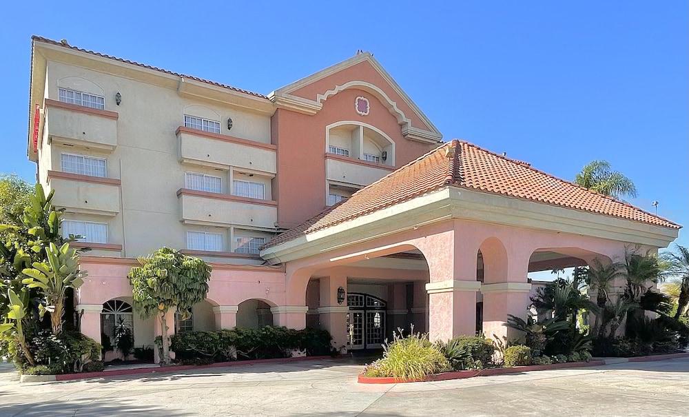 Ramada By Wyndham 3*