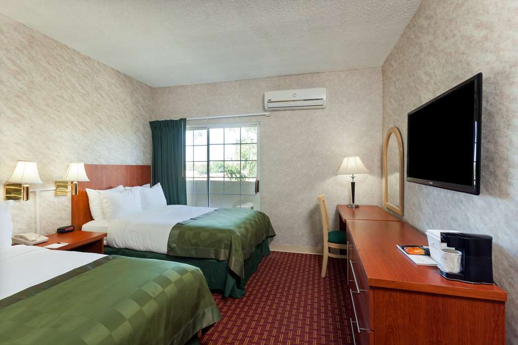 Hotel Ramada By Wyndham South El Monte